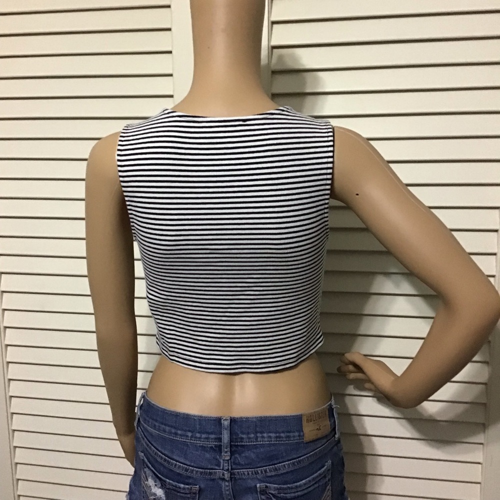 Forever 21 Mid Rib Crop Top - Picture 4 of 4